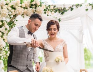 wedding-photo-cake-cutting-after